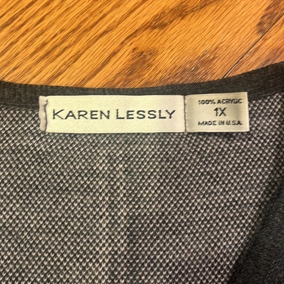 Karen Lessly Woman’s Grey Pink Plaid Sweater Size 1X - Picture 3 of 4